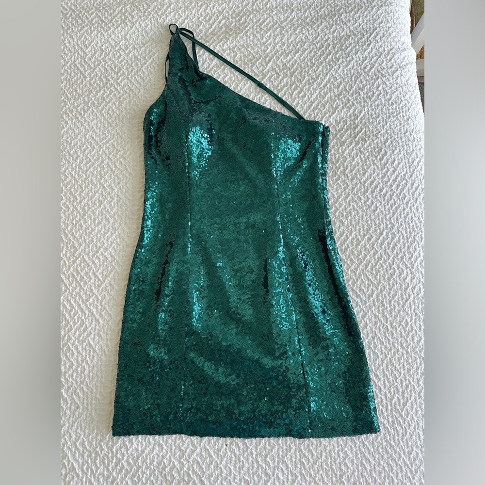 Lulu’s Living For The Party Green Sequin One-Shoulder Mini Dress